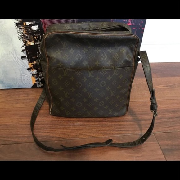 Louis Vuitton Messenger Bag - Picture 2 of 4